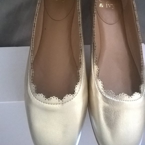 crown & ivy Shoes - Square Toe Scalloped Top Line Flats